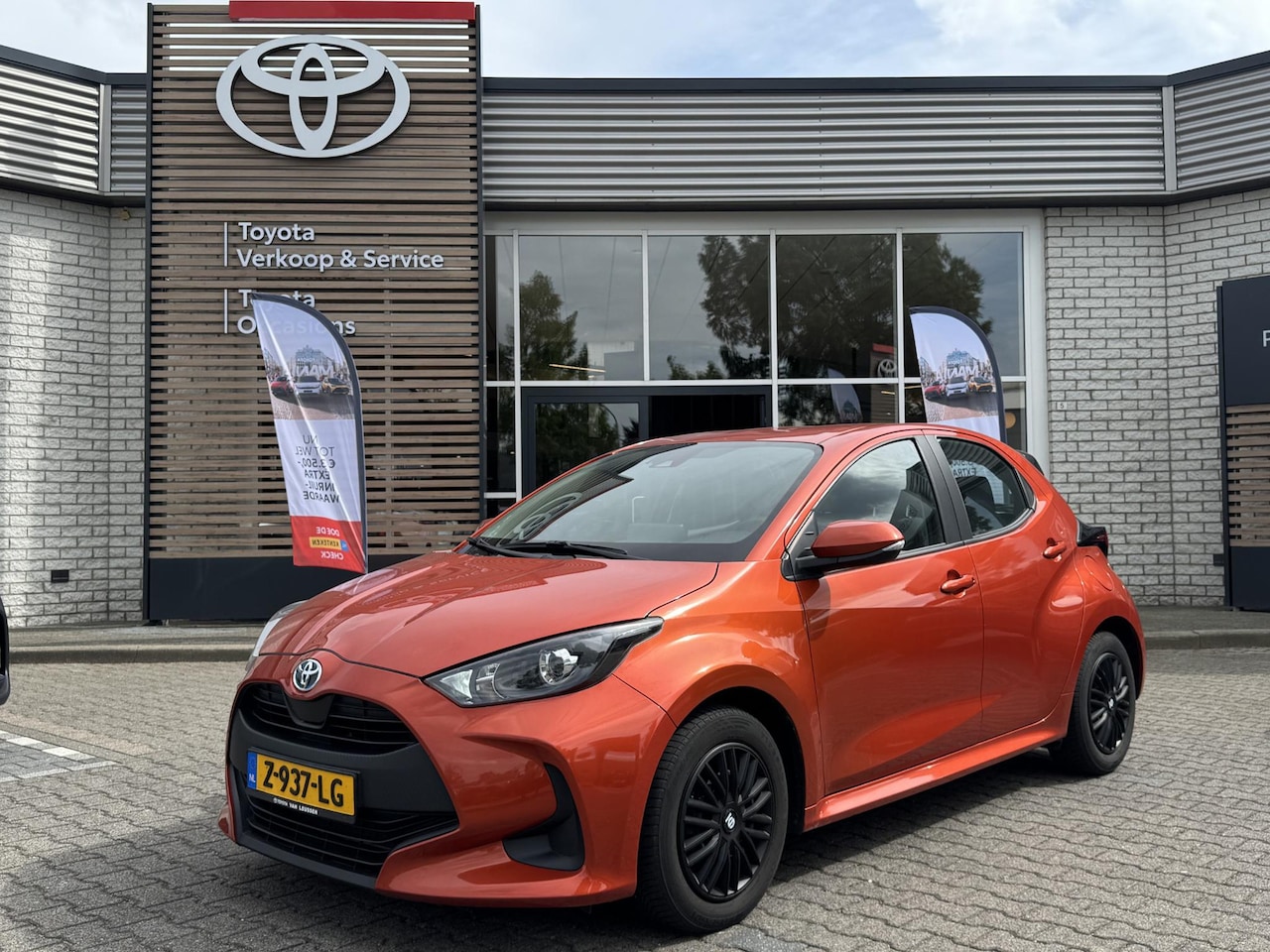 Toyota Yaris - 1.5 Hybrid ACTIVE NAVI 4S-BANDEN APPLE/ANDROID CAMERA CLIMA AD-CRUISE BLUETOOTH - AutoWereld.nl