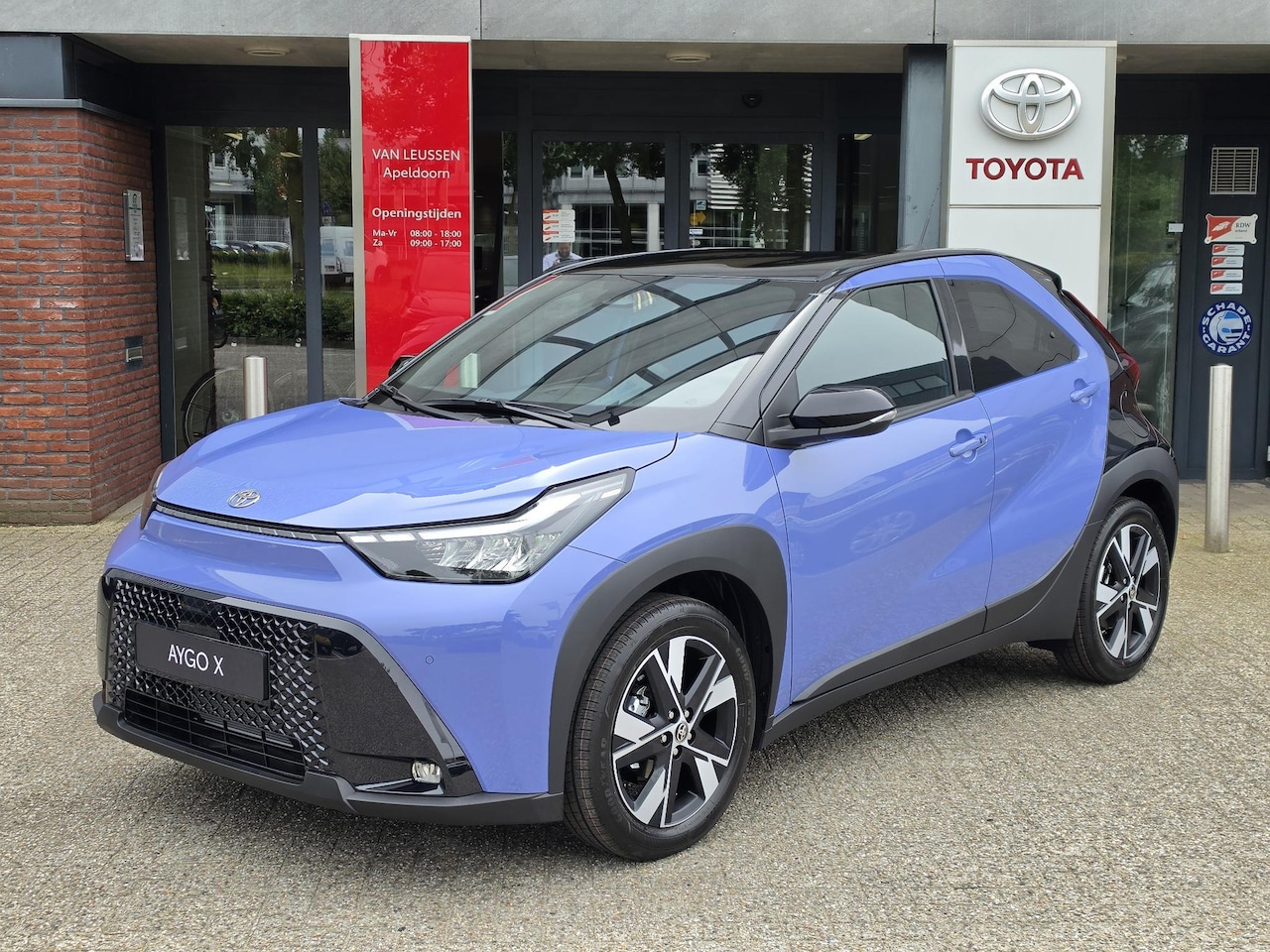 Toyota Aygo X - Hybrid 115 pulse APPLE/ANDROID KEYLESS PARK-SENSOR CAMERA CLIMA LM-VELGEN 17" EL-SPIEGELS - AutoWereld.nl