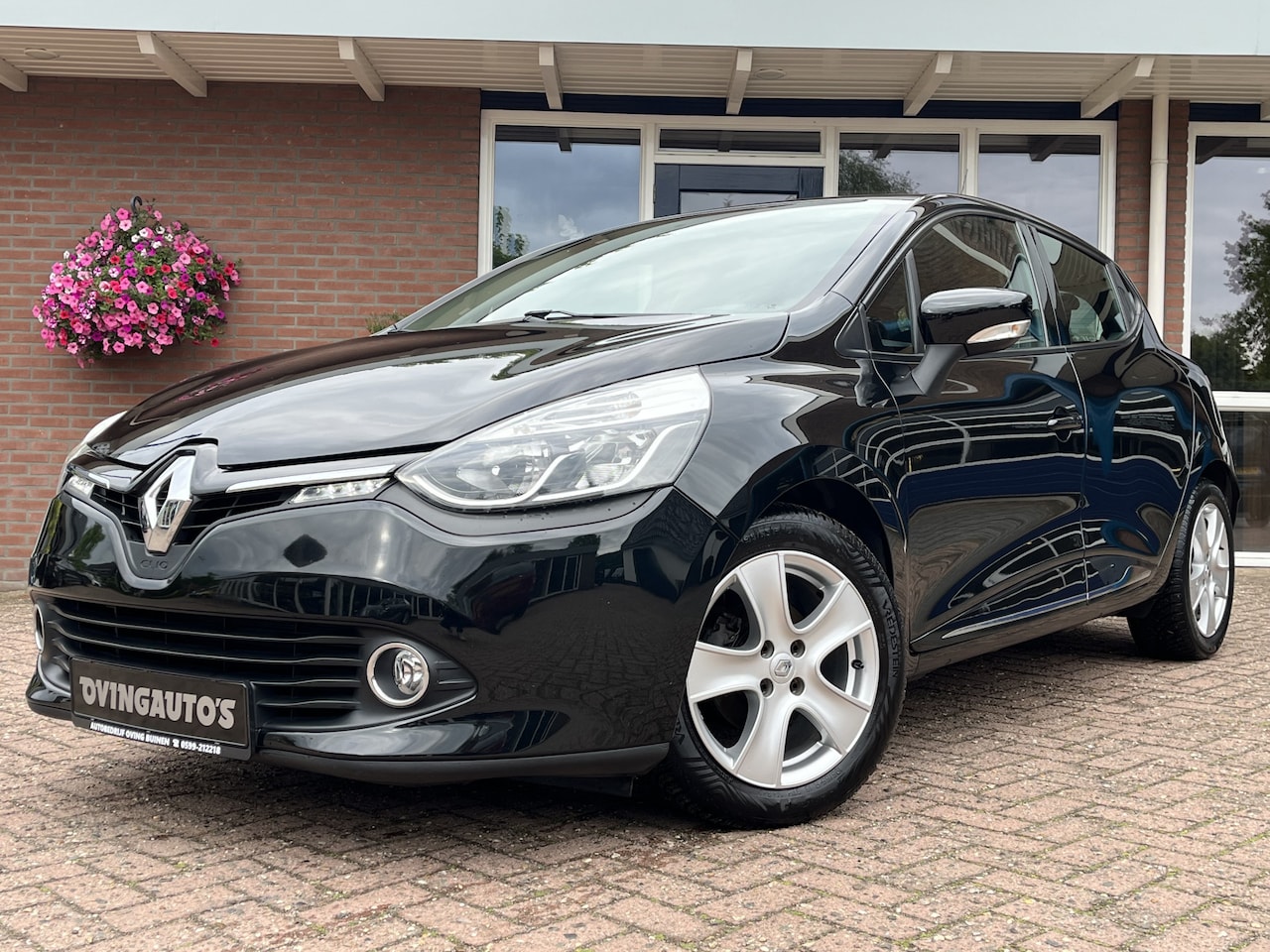 Renault Clio - 0.9 TCe Expression | Trekhaak | Cruise control | Airco | Navi | Bluetooth - AutoWereld.nl
