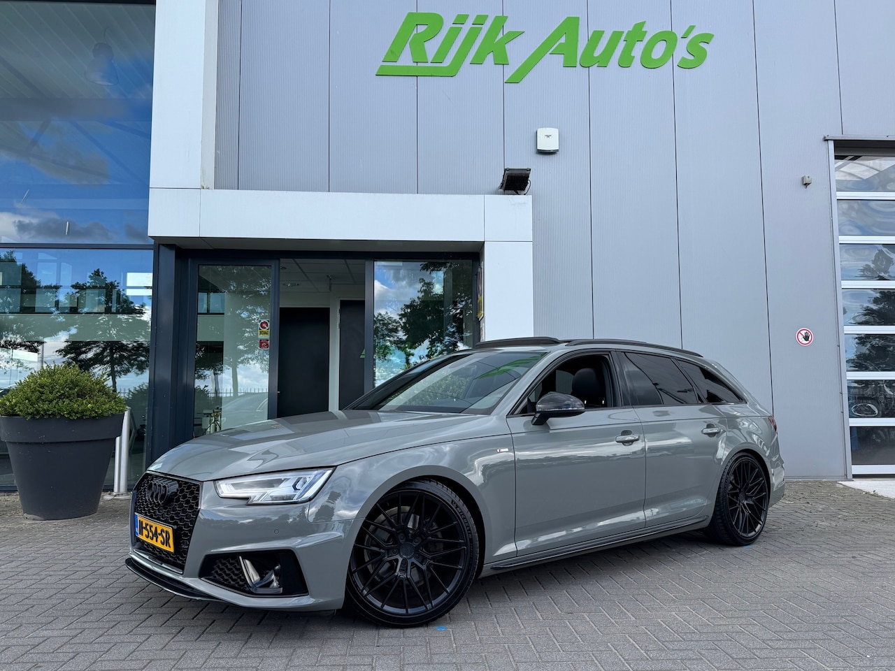 Audi A4 Avant - 40 TFSI S-line black edition * Pano * Trekhaak * BTW - AutoWereld.nl