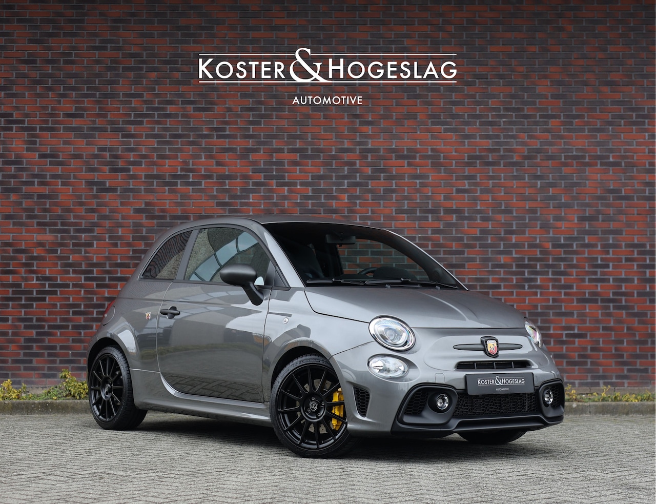 Abarth 695 - Competizione | Grigio Sfrenato - Sabelt sportstoelen - Brembo - Beats - AutoWereld.nl