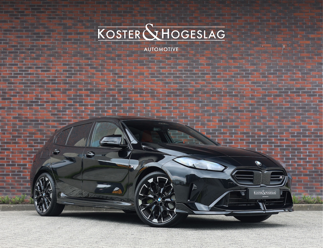 BMW 1-serie - M135i xDrive | M Performance - Pano - Harman Kardon - AutoWereld.nl