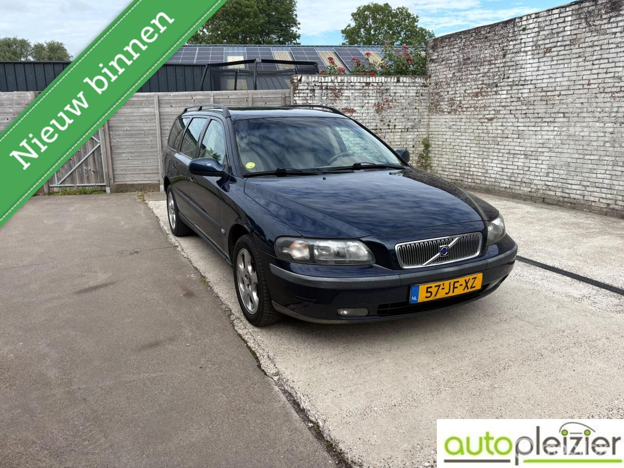 Volvo V70 - 2.4 Comfort Line 2.4 Comfort Line, airco, trekhaak, automaat - AutoWereld.nl