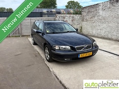 Volvo V70 - 2.4 Comfort Line, airco, trekhaak, automaat