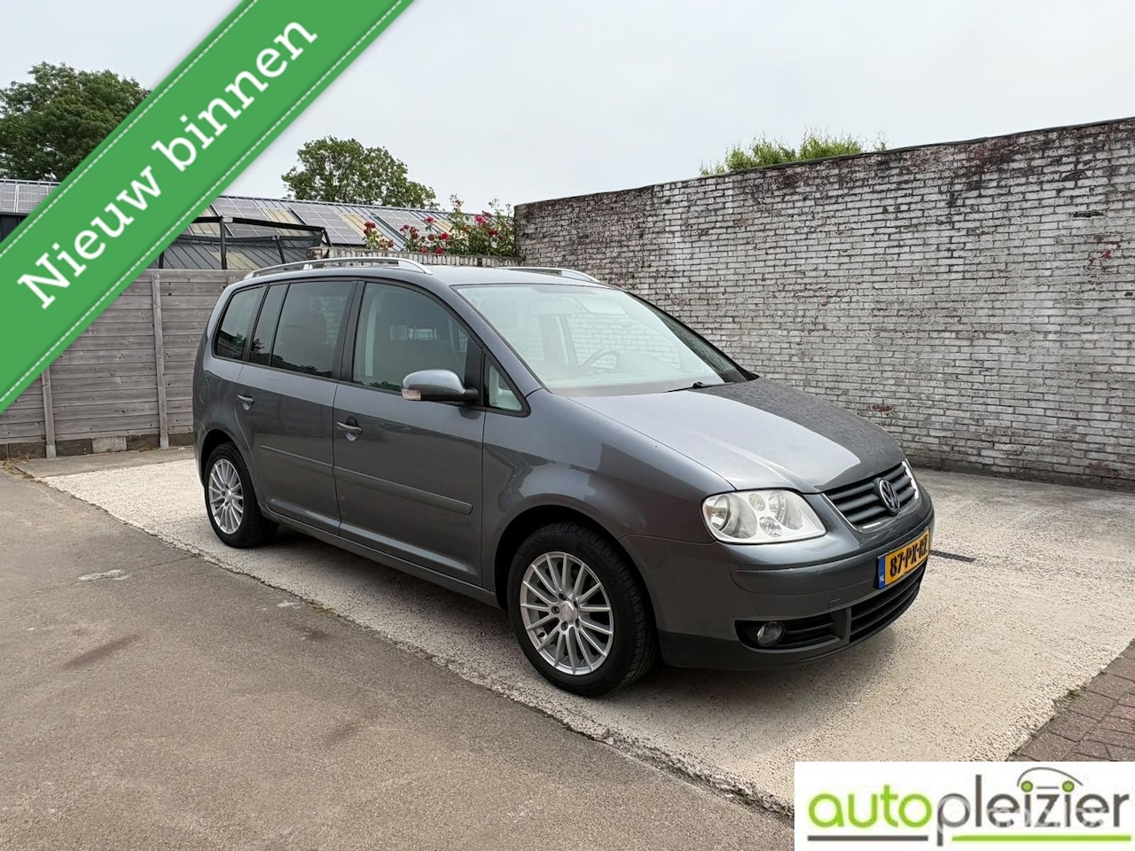 Volkswagen Touran - 1.6-16V FSI Trendline automaat, trekhaak - AutoWereld.nl