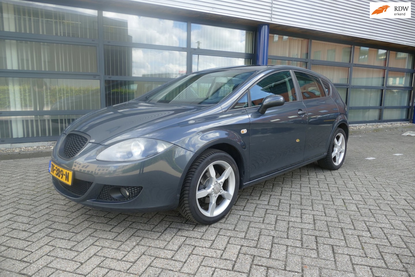 SEAT Leon - 1.6 Reference Airco Apk 09-06-2027 - AutoWereld.nl