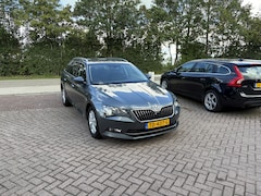 Skoda Superb Combi - 1.4 TSI Ambition TREKHAAK NAVI CARPLAY CLIMA