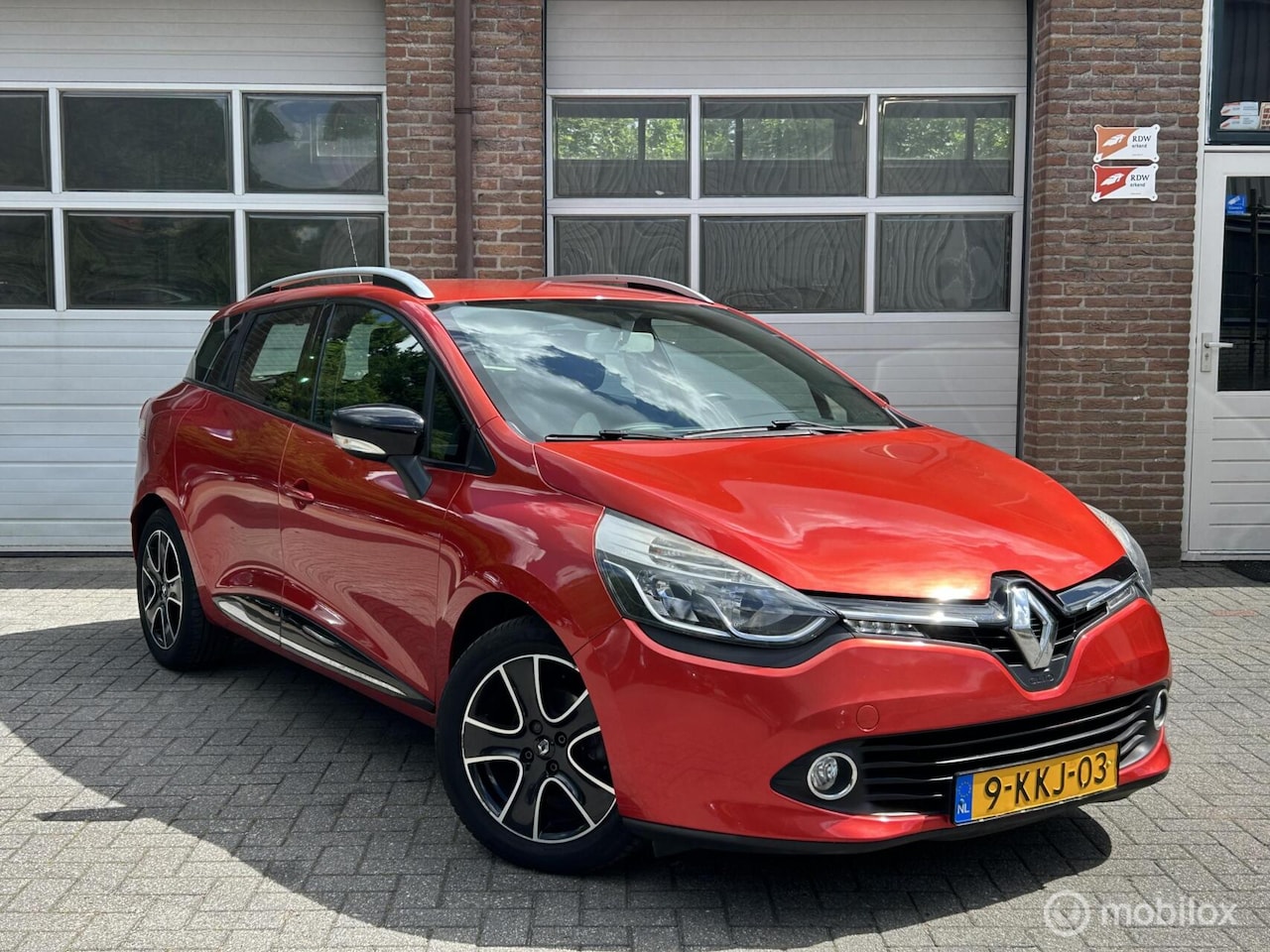 Renault Clio Estate - TCe 90pk Expression | Airco | Trekhaak | - AutoWereld.nl