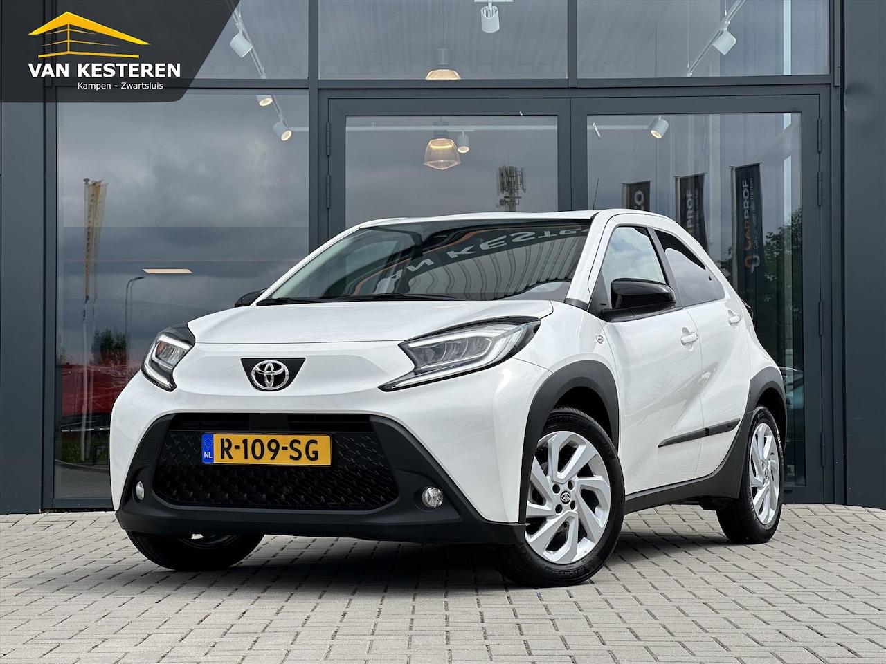 Toyota Aygo X - 1.0 VVT-i Automaat | Cam. | Carplay | Clima | LMV | NL Auto | 1e Eig. | - AutoWereld.nl