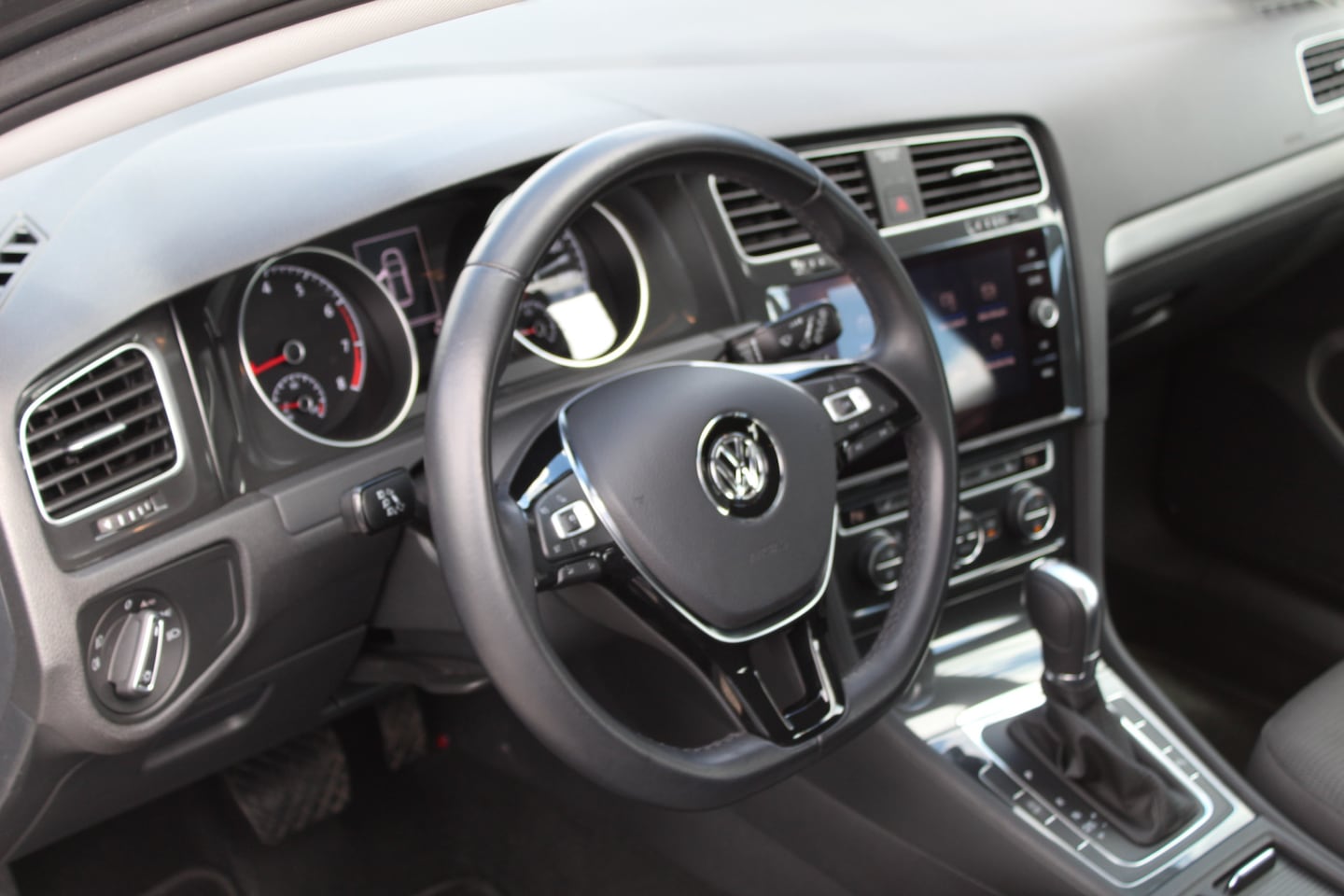 Volkswagen Golf - 1.5 TSI DSG-automaat Comfortline Business | Trekhaak - AutoWereld.nl