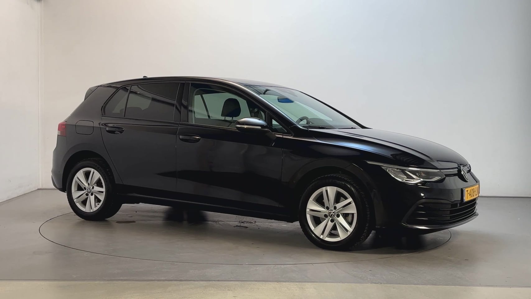 Volkswagen Golf - 1.0 eTSI DSG Life Business Alcantara Stoelverwarming Sfeerverlichting DAB+ - AutoWereld.nl