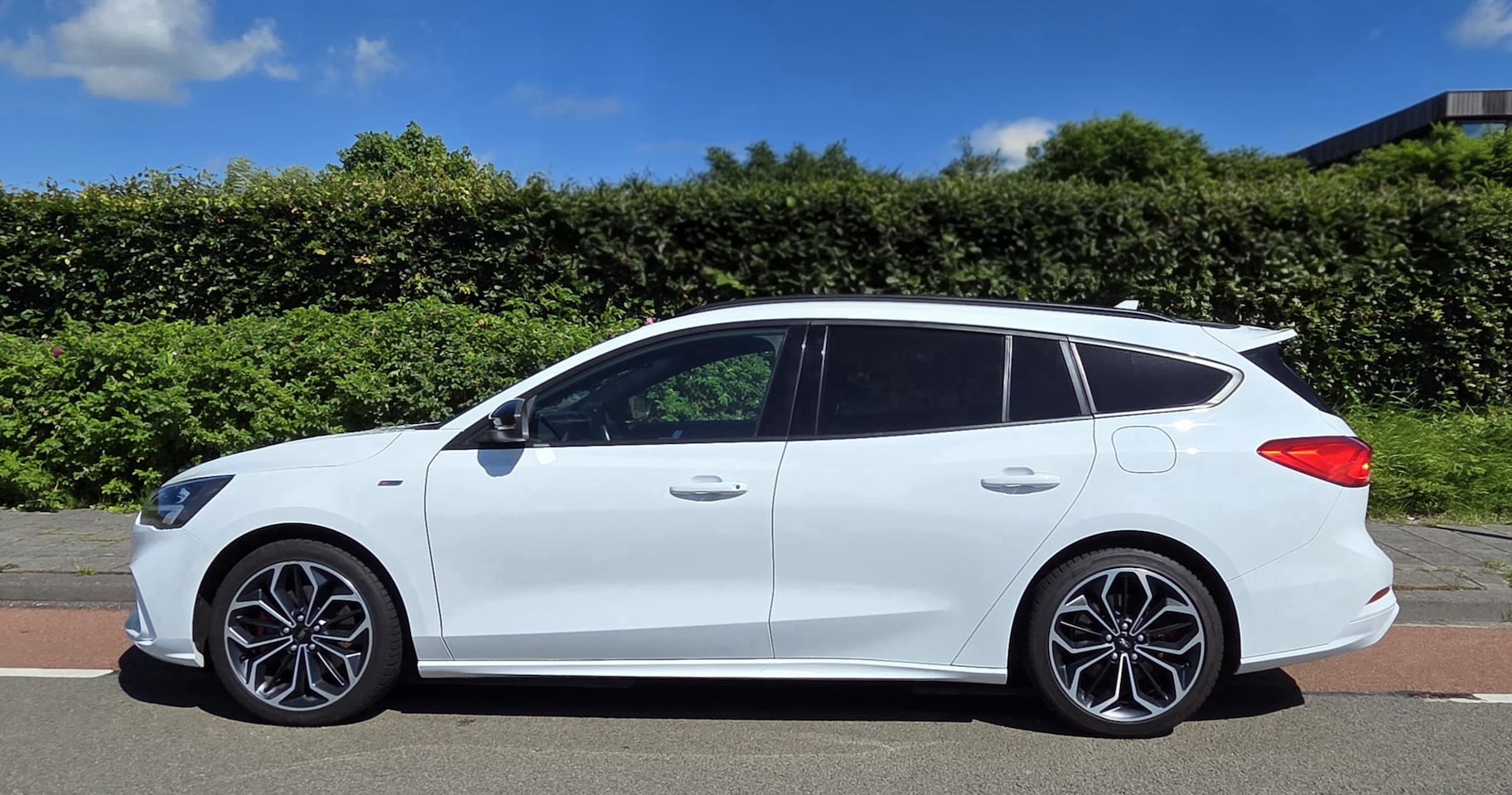 Ford Focus Wagon - 1.0 EcoBoost ST Line Business - AutoWereld.nl