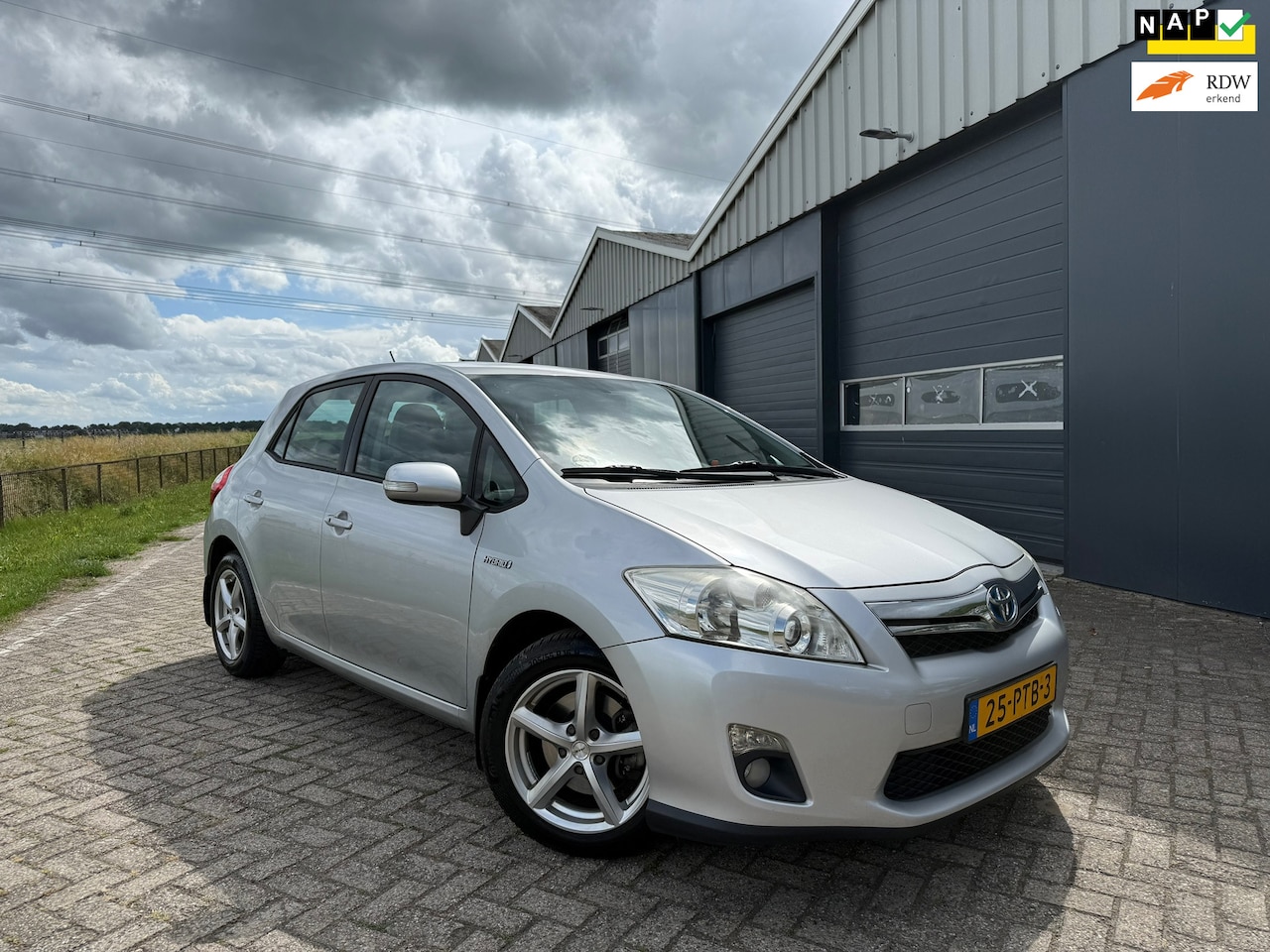 Toyota Auris - 1.8 Full Hybrid Executive Keyless/Navi/Camera - AutoWereld.nl