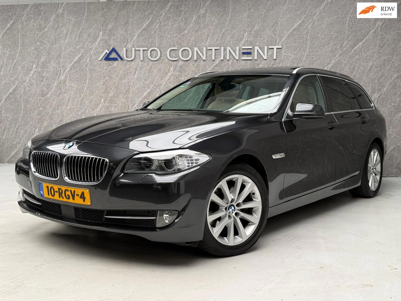 BMW 5-serie Touring - 523i / Goed Onderhouden / Panorama - AutoWereld.nl