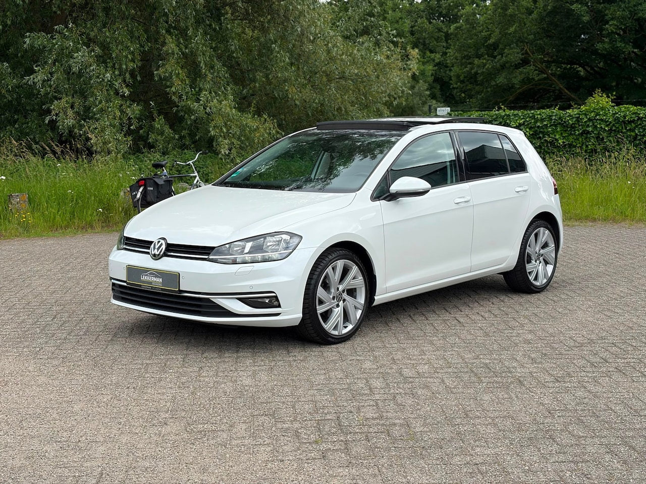 Volkswagen Golf - 1.0 TSI Highline PANO I NAVI I CLIMA I UNIEK I ZEER VOL I 6 BAK - AutoWereld.nl