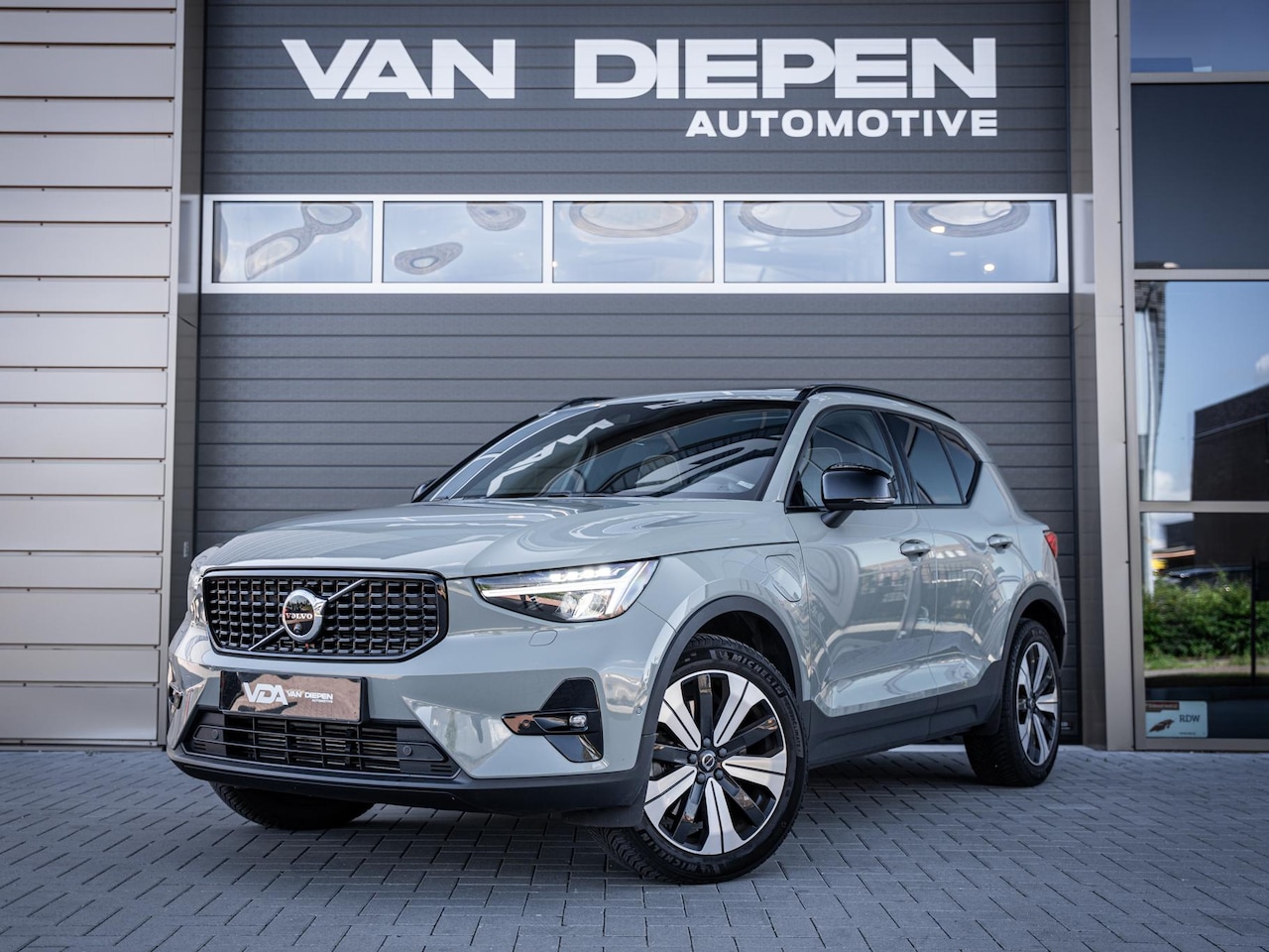 Volvo XC40 - 1.5 T5 Plug-in hybrid Plus Dark - Pano l Memory l h/Kardon l ACC l 360cam - AutoWereld.nl