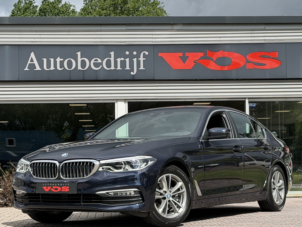 BMW 5-serie - 520i High Executive | Memory | Elektr. Trekhaak | Leder | Camera - AutoWereld.nl