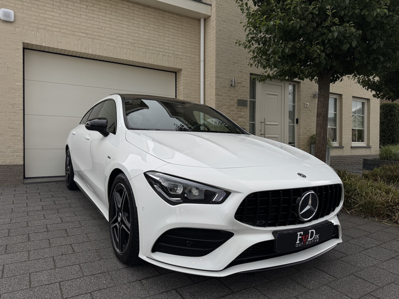 Mercedes-Benz CLA-klasse Shooting Brake - 180 AMG Aut Panoramadak Camera Navi Keyless SportLeder Nightpakket Led 18" Pdc - AutoWereld.nl