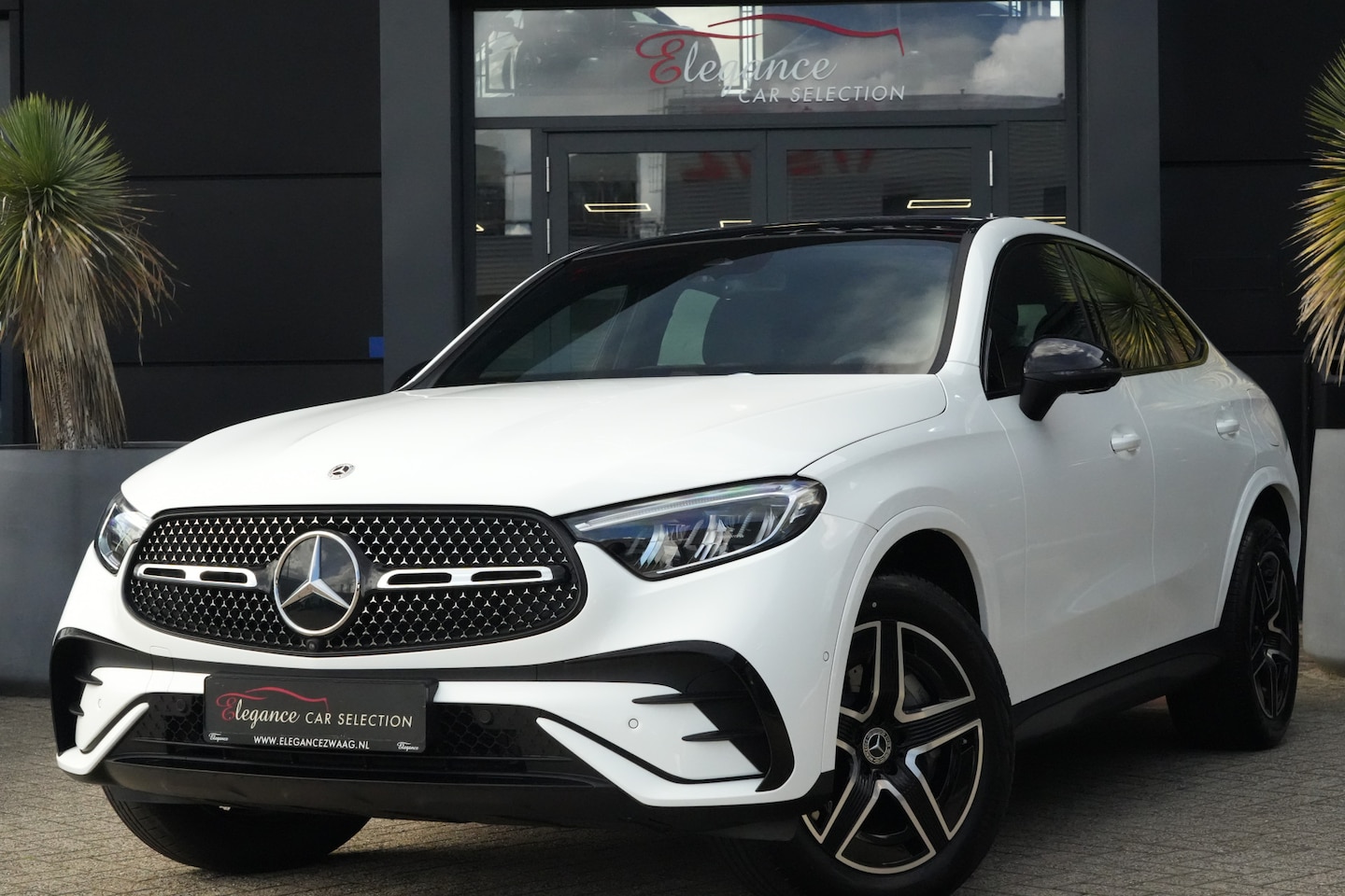 Mercedes-Benz GLC-klasse Coupé - 300e 4MATIC AMG Line Plus 313pk Panoramadak/Stoelverwarming/360Camera - AutoWereld.nl