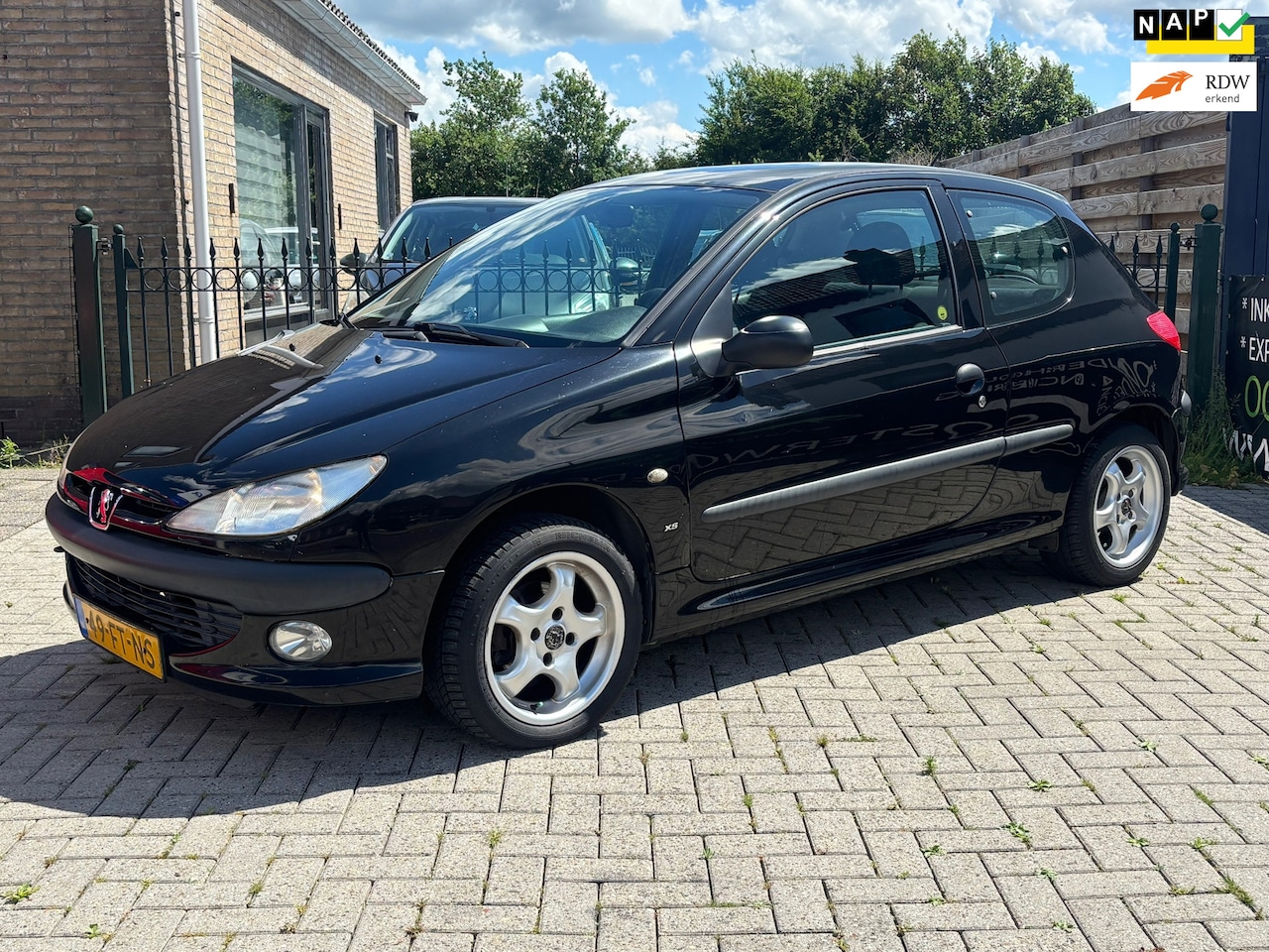Peugeot 206 - 1.6 XS 5drs | nieuwe apk keuring | rijd en schakelt goed ! gewoon goedkoop ! - AutoWereld.nl
