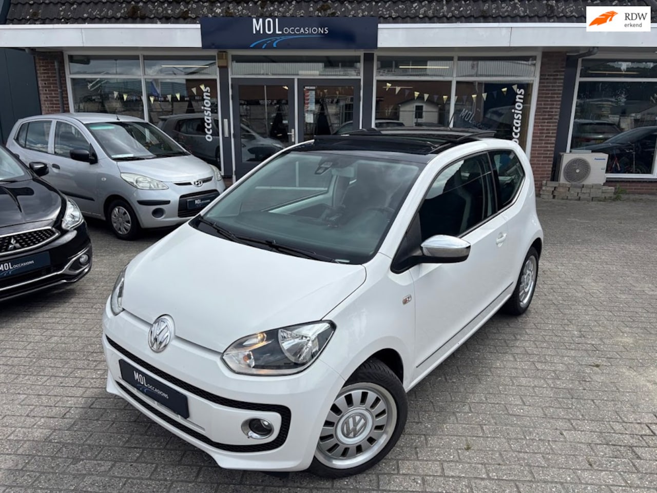 Volkswagen Up! - HIGH 1.0 | AUT *Revisie* | Panorama | Stoelverw | Cruise | Sensoren | - AutoWereld.nl