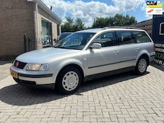 Volkswagen Passat Variant - 1.8-5V Trendline | lange apk | trekhaak | airco | cruise