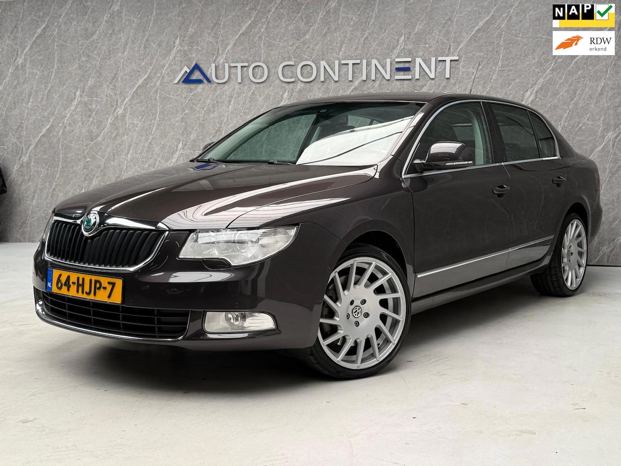 Skoda Superb - 3.6 FSI 4x4 Elegance 360 PK / Goed Onderhouden - AutoWereld.nl