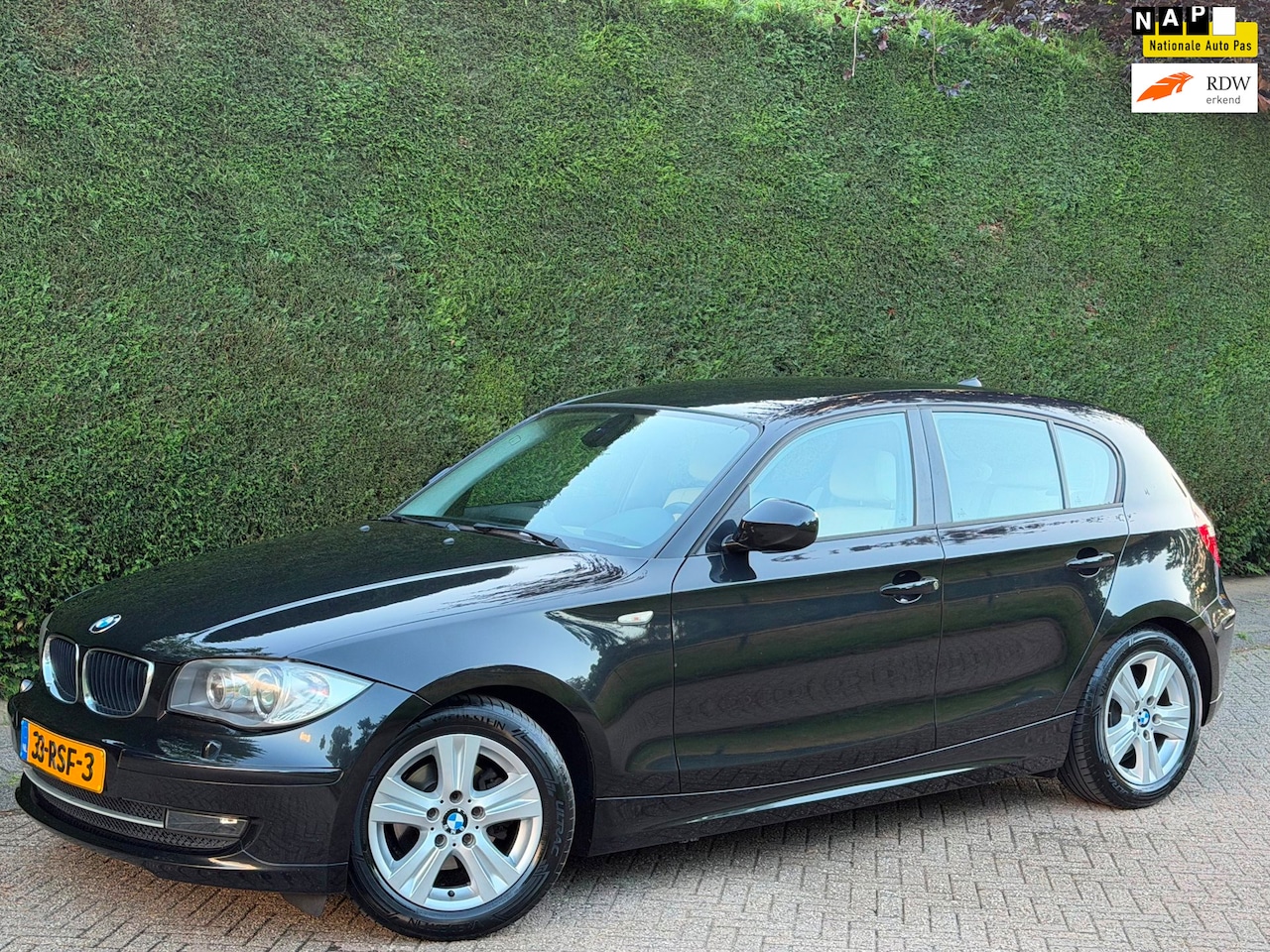 BMW 1-serie - 116i EffDyn. AIRCO/CRUISE/LEER/XENON/PDC/NAVI!!! - AutoWereld.nl
