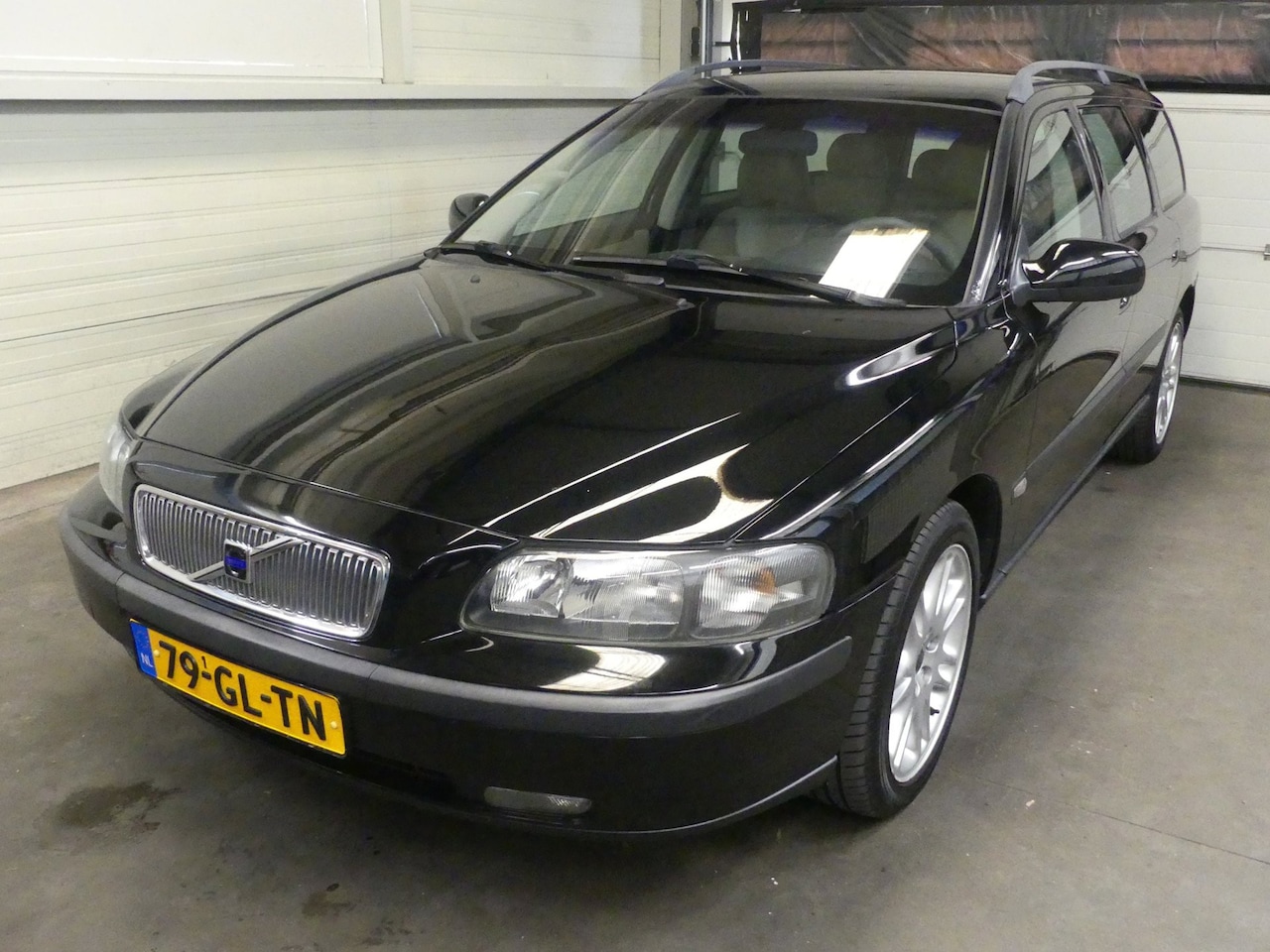 Volvo V70 - 2.3 T-5 - 250PK - Automaat - Trekhaak - AutoWereld.nl