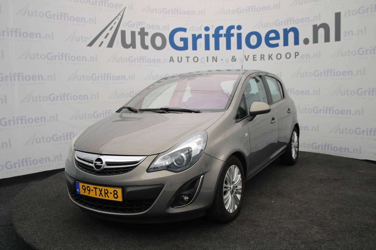 Opel Corsa - 1.4-16V Cosmo 5-deurs met trekhaak - AutoWereld.nl