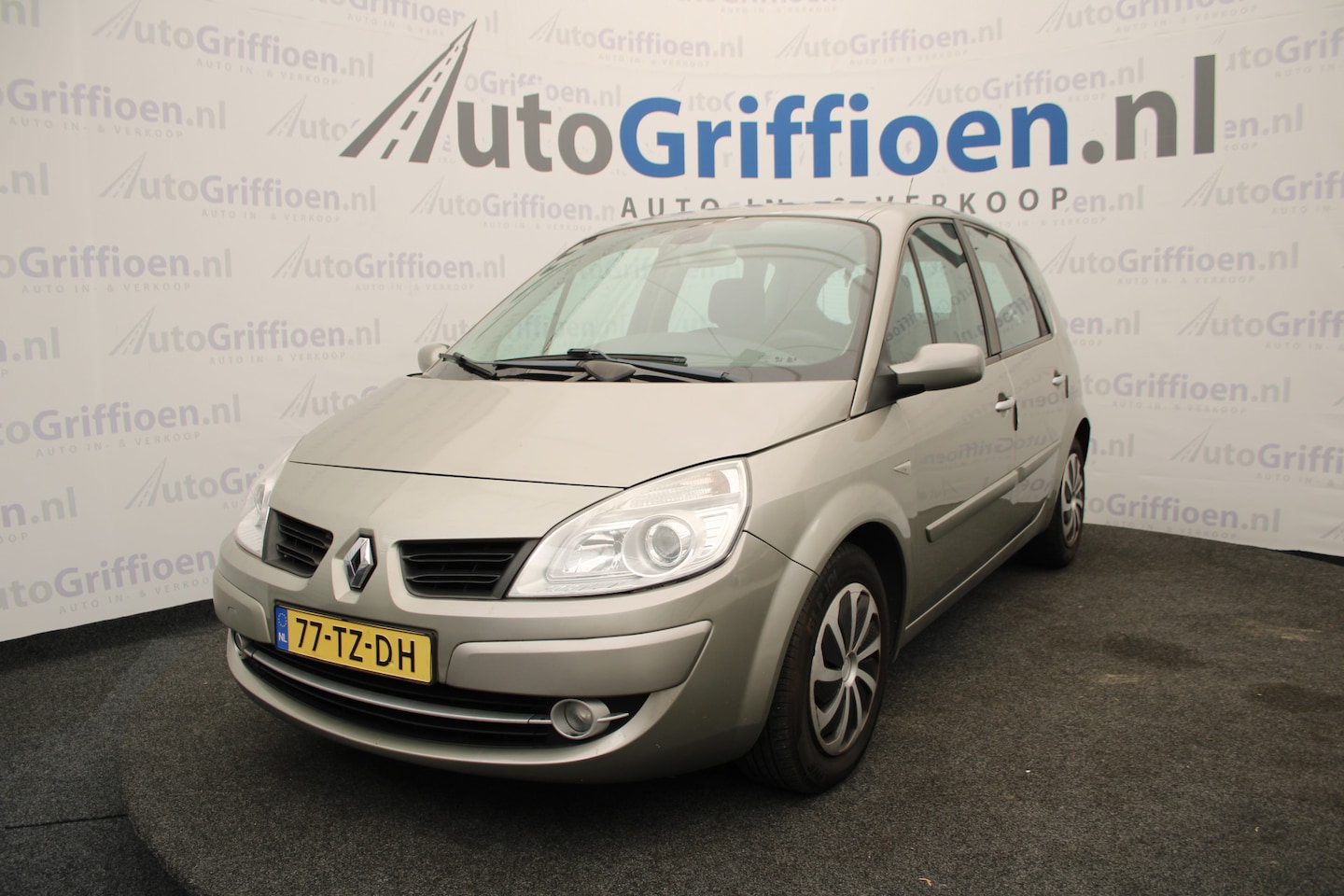 Renault Scénic - 2.0-16V Tech Line nette MPV met trekhaak - AutoWereld.nl