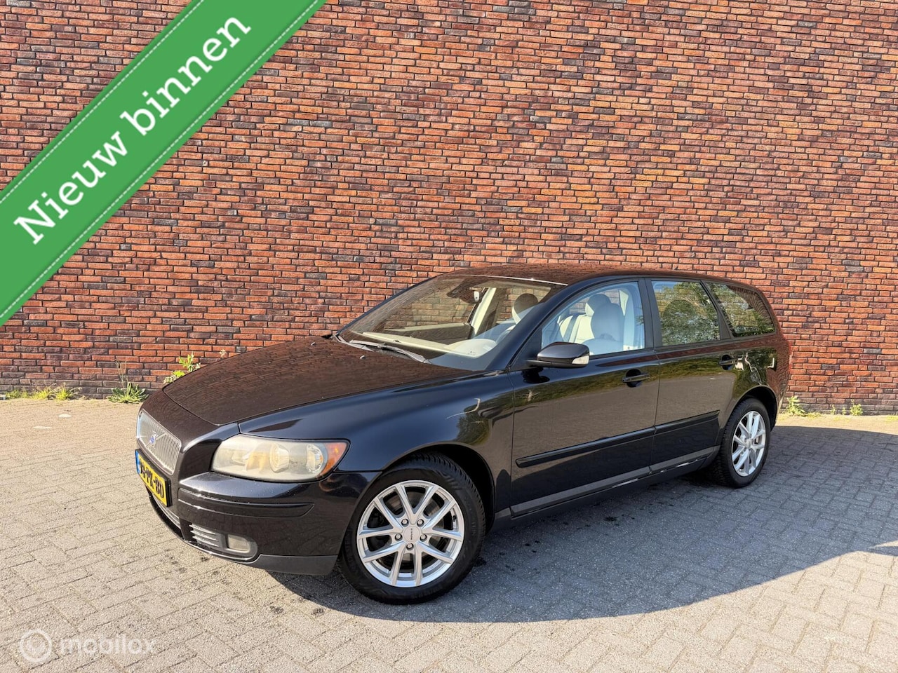 Volvo V50 - 2.4i Momentum automaat airco LM APK - AutoWereld.nl