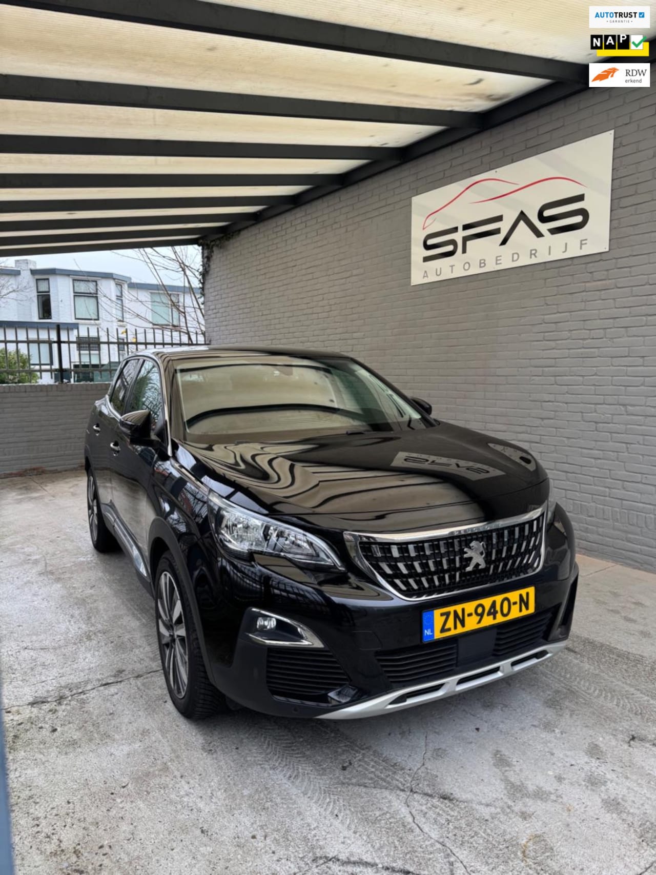 Peugeot 3008 - 1.2 PureTech 131pk Eat8 2019 Zwart - AutoWereld.nl