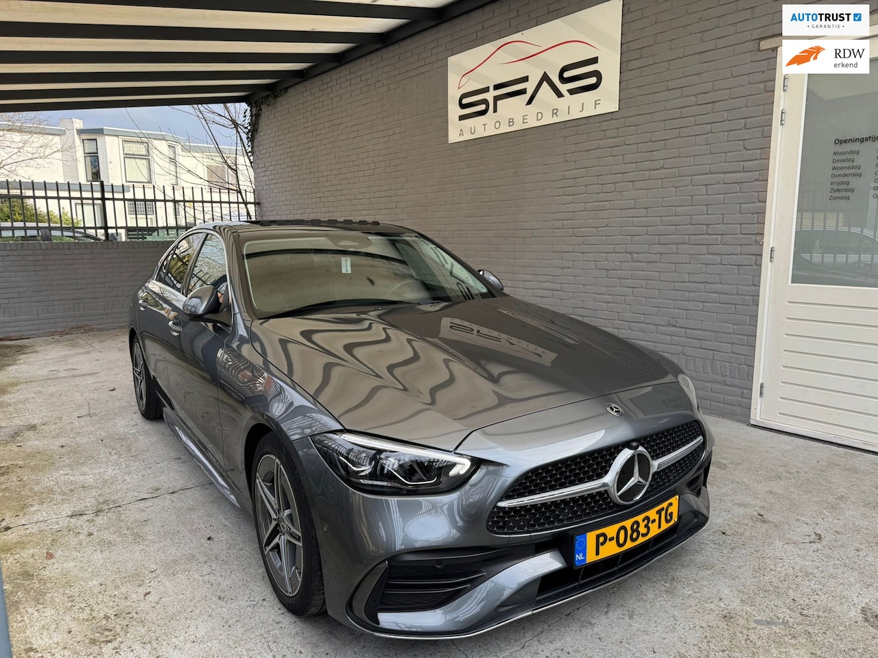 Mercedes-Benz C-klasse - 180 AMG 170pk 9G-Tronic 2022 Grijs - AutoWereld.nl