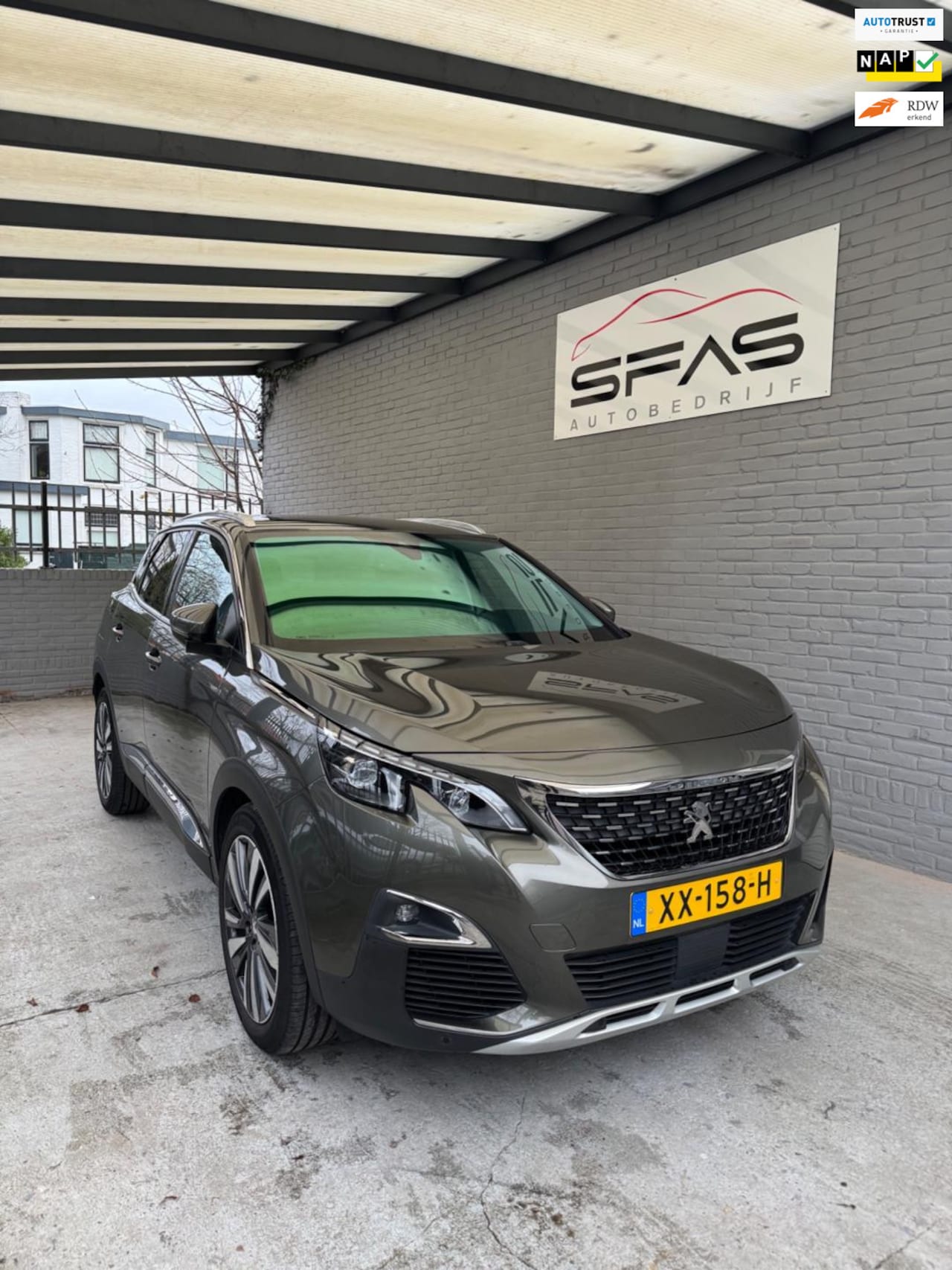 Peugeot 3008 - 1.2 PureTech Allure 2019 Groen - AutoWereld.nl