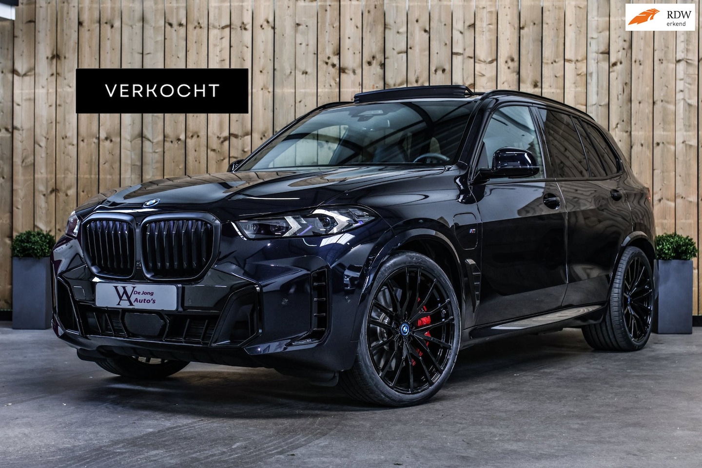 BMW X5 - XDrive50e M-Sport Pro *Sky-Lounge*B&W*M-Stoelen*Achteras-Besturing* - AutoWereld.nl