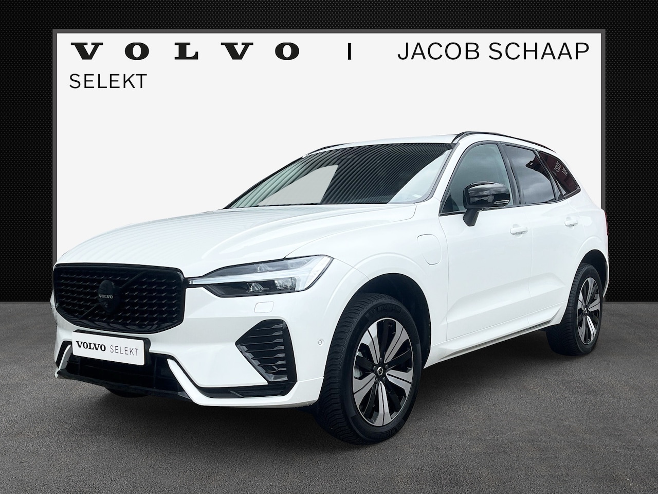 Volvo XC60 - T8 Plug-in hybrid AWD Ultimate Dark / Luchtvering / Extra getint glas / 360 camera / Trekh - AutoWereld.nl