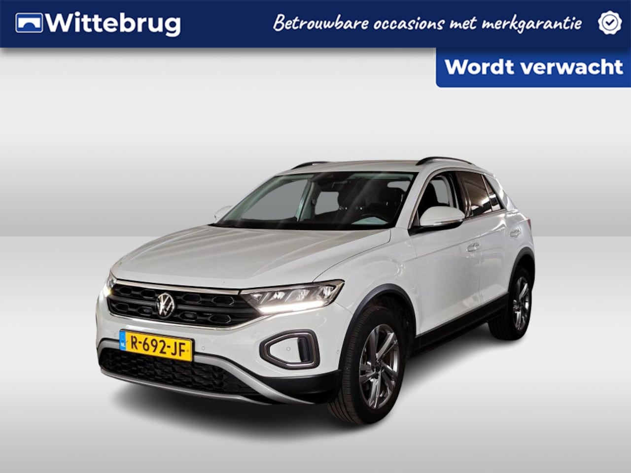 Volkswagen T-Roc - 1.0 TSI 110pk Life 75 Edition / Virtual cockpit / App. Connect / Achteruitrij camera / 16' - AutoWereld.nl