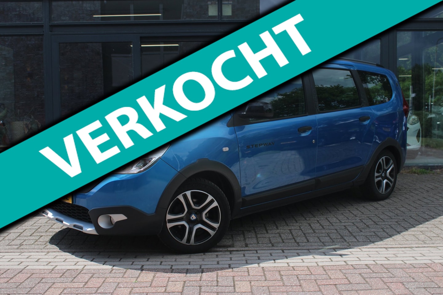 Dacia Lodgy - 1.3 TCe Stepway Serie Limitee 15th Anniversary 7p. | Airco | Trekhaak | Dakrails - AutoWereld.nl