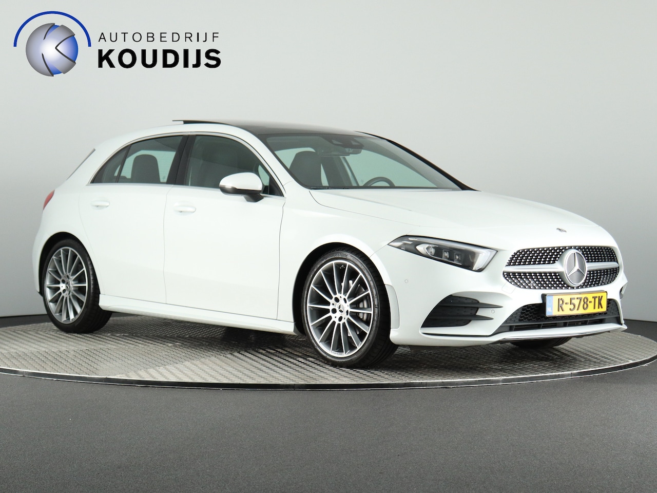 Mercedes-Benz A-klasse - 200 AMG Line 200 AMG Line (Panodak / ACC / Full Led / Distronic+ / Carplay / 19 Inch / Digi dash) - AutoWereld.nl