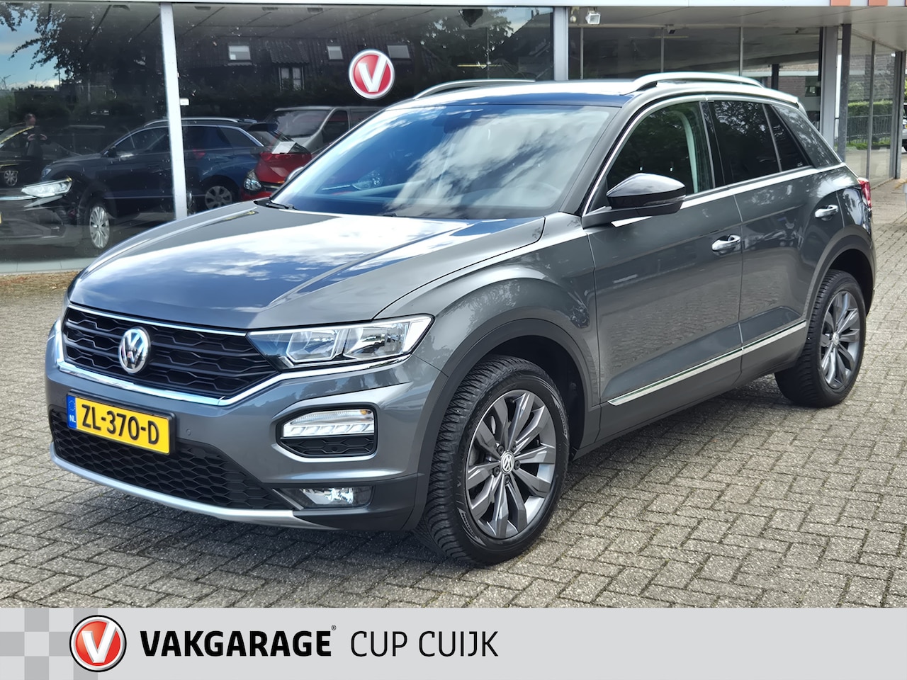 Volkswagen T-Roc - 1.0 TSI Style Navigatie-Climate Control-Cruise Control-Trekhaak-Lane Assist-4 Seizoenen Ba - AutoWereld.nl