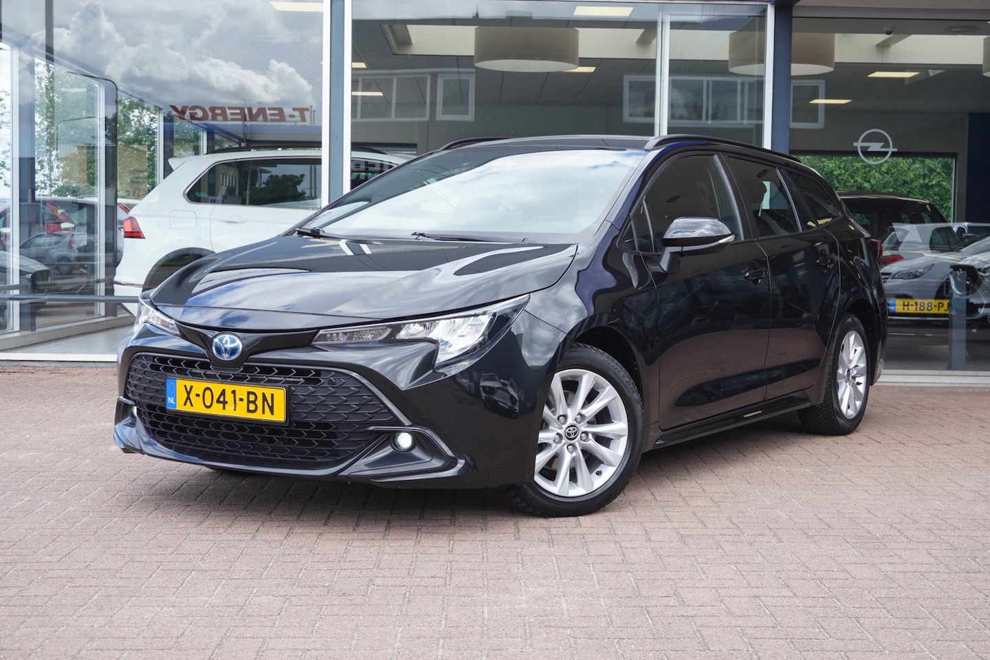 Toyota Corolla Touring Sports - Hybrid 140 Business Automaat | Airco | Elek. pakket | 2023 | Facelift | Inruil mogelijk - AutoWereld.nl