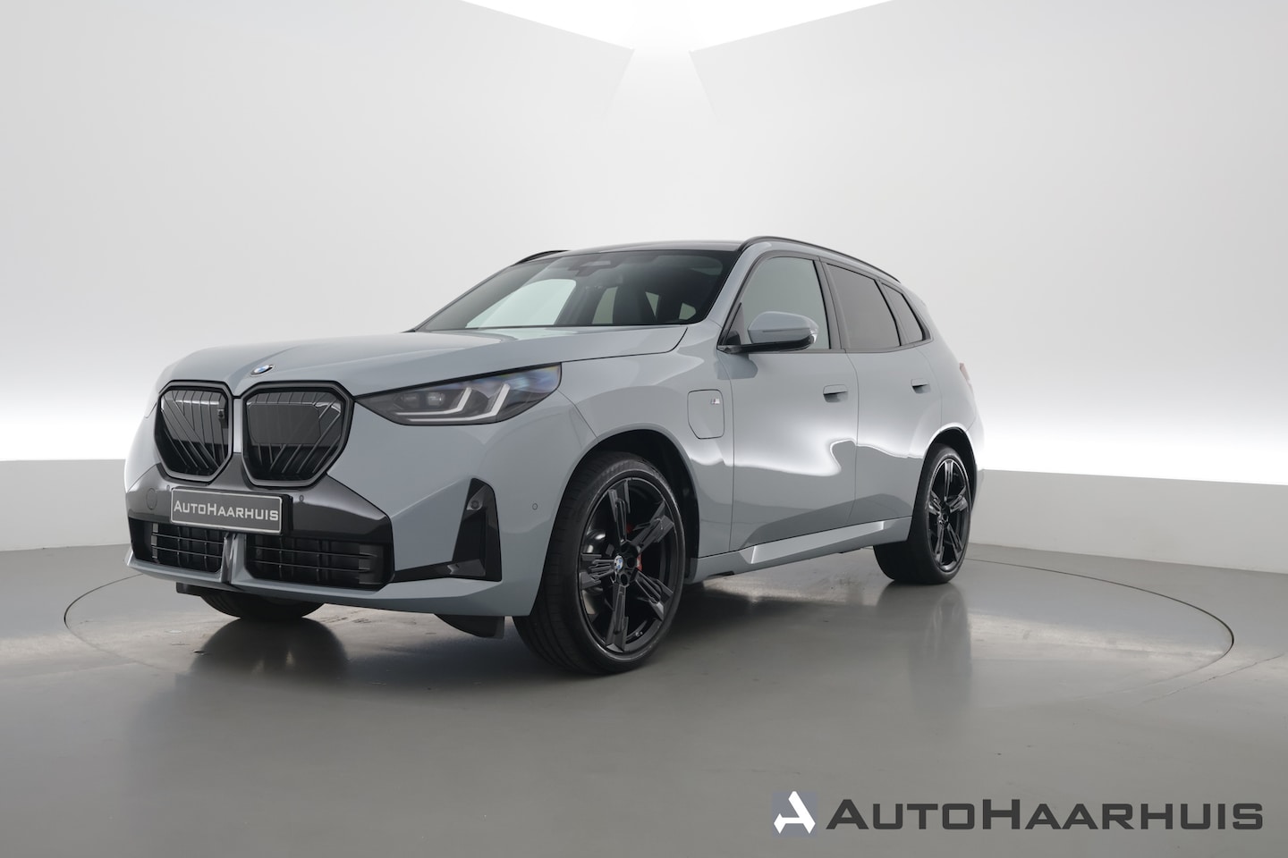 BMW X3 - 30e xDrive M-Sport Pro | Rijklaar! | Elek. Trekhaak | Pano | Widescreen | Shadowline | HUD - AutoWereld.nl