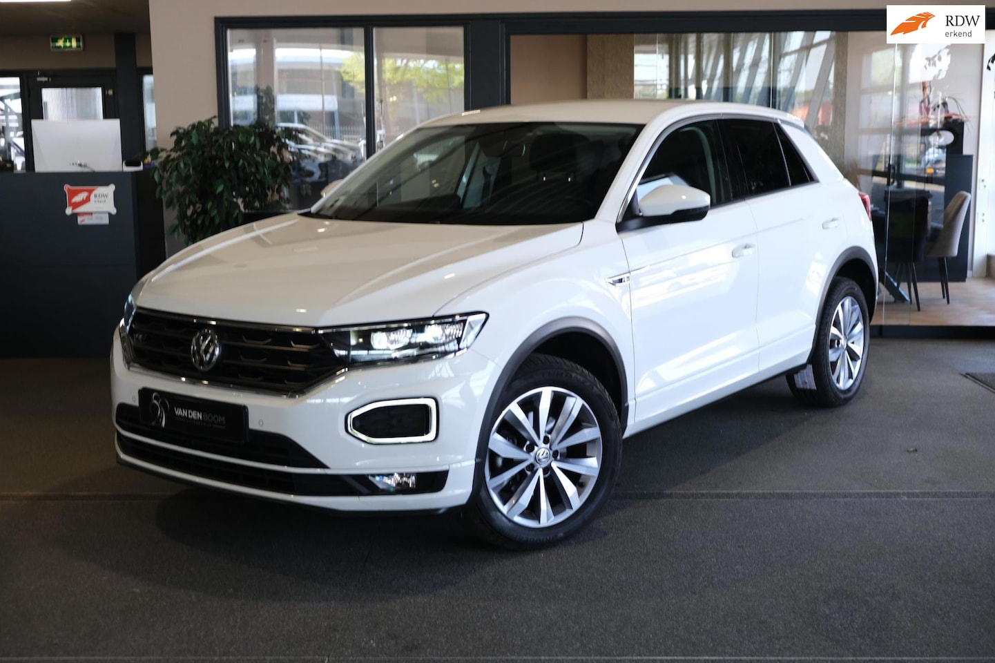 Volkswagen T-Roc - 1.0 TSI R-line Navi Led Cruise Pdc Acc Climate - AutoWereld.nl