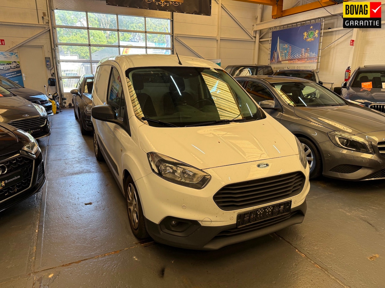 Ford Transit Courier - 1.5 TDCI Trend PDC/NAVI/AIRCO/TREKHAAK - AutoWereld.nl