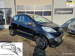 Peugeot 107 - 1.0-12V XR