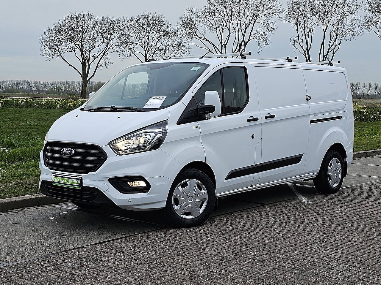 Ford Transit Custom - 320 2.0 L2H1 2x schuifdeur, airco, pdc, trekhaak, stoelverwarming - AutoWereld.nl