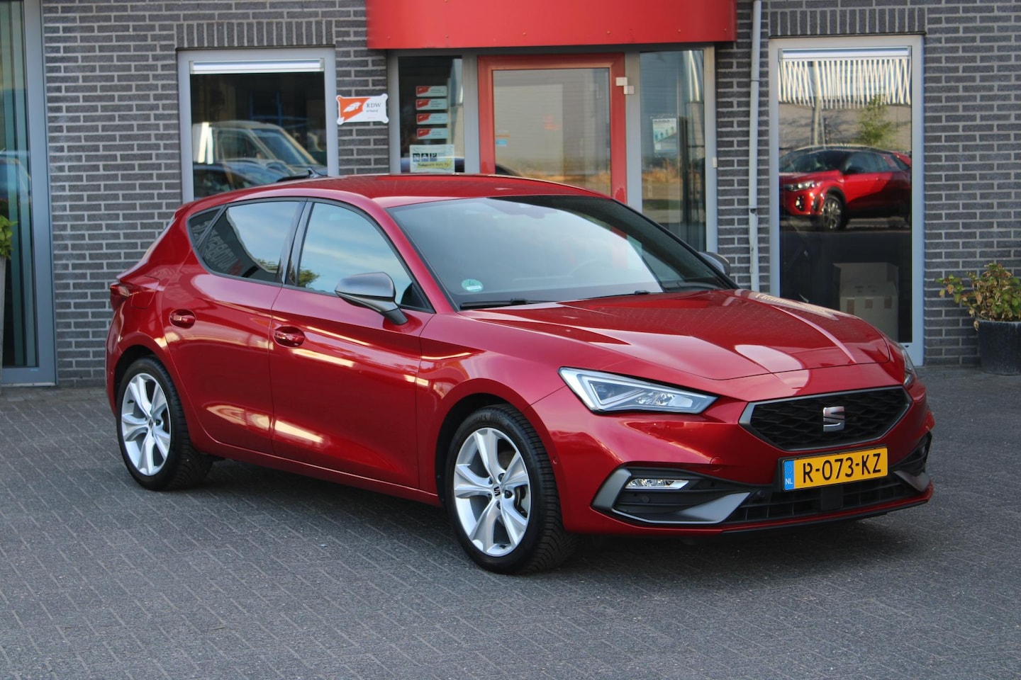 SEAT Leon - 1.0 eTSI FR Business Intense Adaptive/Led/NL Auto!! - AutoWereld.nl