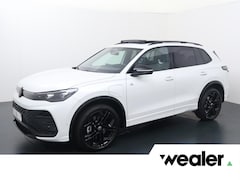 Volkswagen Tiguan - 1.5 eHybrid R-Line Edition | 272 PK | SoH 100% | Trekhaak wegklapbaar | Adaptive Cruise Co