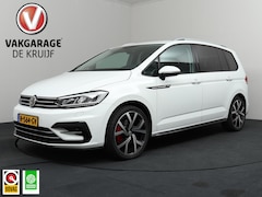 Volkswagen Touran - 1.5 TSI Highline Business R 7p | Trekhaak | Camera | ACC | Carplay